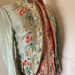 Men Customized 3Pc Historical Costume Floral Embroidered Venetian Costumes Men 18th Century Rococo Period Costumes Cosplay and Gala Events