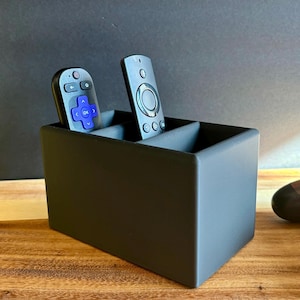 リモコンホルダー、ミニマリストデザインのテレビリモコンオーガナイザー、お父さんへの最高の贈り物、植物由来のプラスチックで作られたマット仕上げのリモコンボート