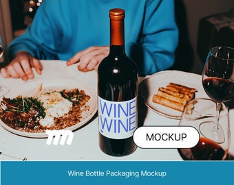 Maqueta de empaque de botella de vino para cena para diseño gráfico estético / PSD de alta resolución de 4000 px / Maqueta de diseño de botella de vino realista / En capas