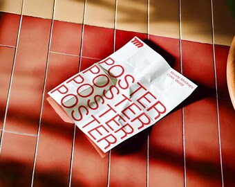 Poster Mockup für Branding & Grafikdesign | Hohe Auflösung 4000 px PSD | Ästhetische realistische Szene + Beleuchtung | Bearbeitbare Ebenen