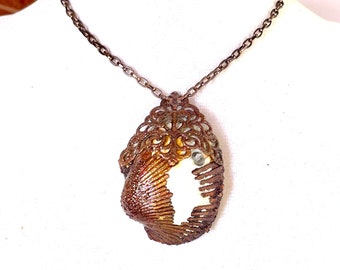 Pendentif coquillage, coque plaquée cuivre, bijoux personnalisés uniques