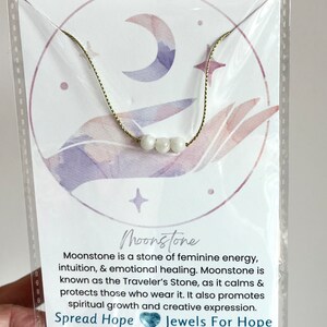 Colgante de piedra lunar, bonito colgante con cuentas, joyería creativa para uso diario, gargantilla de crecimiento espiritual, collar blanco metafísico de tres piedras para mujeres y adolescentes