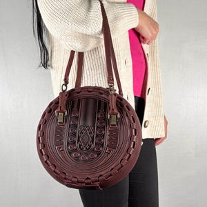 Burgunderrote echte Ledertasche, bordeauxfarbene runde Ledertasche, Top-Griff-Tasche, Umhängetasche, geprägte Ledertasche, Umhängetasche