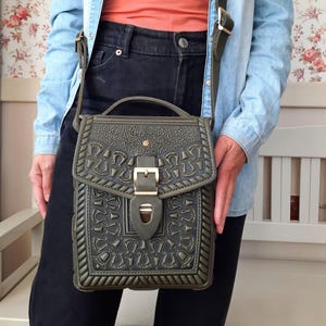 Olive green leather bag, olive leather purse, tablet leather bag A5, crossbody bag, messenger bag, men&#39;s shoulder bag, women&#39;s shoulder bag