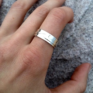 Silver Wave Band, Men&#39;s Wave Ring, Ladies Wave Ring, Wave Wedding Band in Sterling Silver