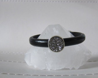 Bracelet en cuir de réglisse noire avec diapositive druzy