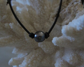 Peacock Pearl and Black Leather Choker Necklace