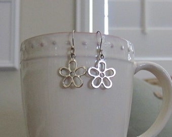 Silver Daisy Earrings