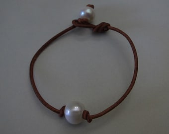 Pearl and Light Brown Leather Bracelet