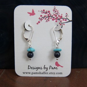 Winzige blaue Lapis und Türkis Chunk Sterling Leverback Ohrringe