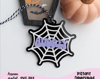 Può includere: Una ragnatela bianca e nera con il nome "Audrey" in lettere viola. Questo è un file SVG digitale per l'artigianato.