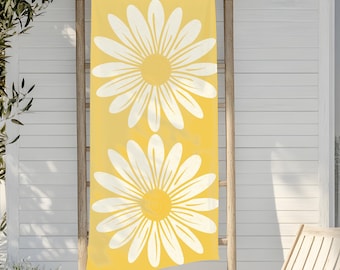 Sunny Daisy Beach Towel: Yellow Floral Poolside Decor