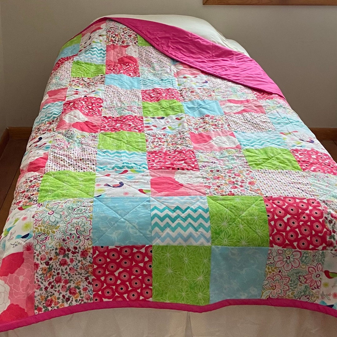 Bright Pink Floral Quilt for Twin Bed. Colorful Quilt in Pink Tones for ...