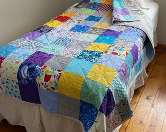 Twin Bed Quilt in Scrappy Patchwork Style. Colorful Quilted Bedspread for Twin Size Bed.