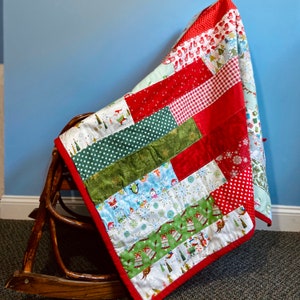 Modern Christmas Patchwork Quilt. Large Throw Blanket for Holidays Ready to Ship. Cozy Blanket, Traditional Twin Size Quilt or Bed Spreads. image 9