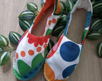 Espadrilles selbstgenäht mit farbenfrohem Blumenmuster