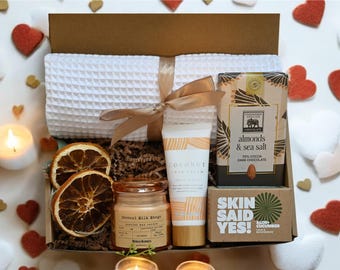 Mothers Gift Box, Gift Box for Grandma, Birthday Gift Set, Self Care Gift for Mom, Daughter to Mother Gift, Hygge Gift Box, Basket for Her