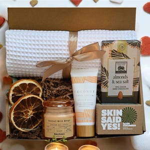 Hug In A Box, Encouragement Gift, Mom Gift Set, Hygee Gift Box, Thinking Of You Box, Cozy Care Package, Self Care Basket, Blanket Gift Box