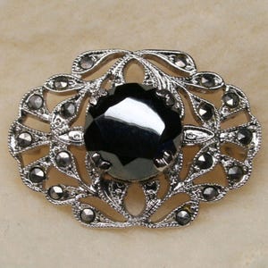 1930s Sterling Silver Art Deco Marcasite Brooch Pin, Vintage Brooch, Silver Filigree, Dark Stone, Excellent Condition, Antique Jewelry