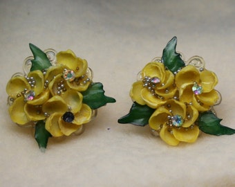 Vintage 1950's Yellow Bakelite Roses Clip On Earrings | Aurora Borealis Rhinestones & Micro Beads | Iridescent | Green Leaves | Artistic