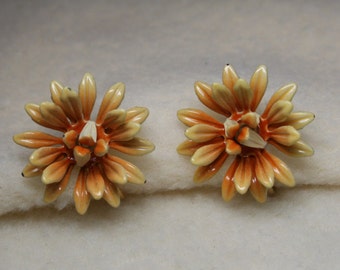 Vintage 1930's - CORO Daisy Flower Enamel Screw Back Earrings - Pale Peach & Cream Color