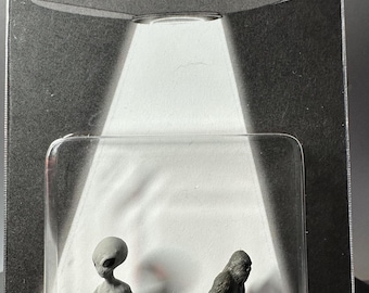 Believe Alien UFO-ontvoering van Bigfoot Miniatuurfiguur Noir Design: Sasquatch, Yeti, Cryptid Craftwork