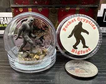 Bigfoot Pocket Cryptids Handmade Diorama Cryptid Craftwork; Sasquatch, Yeti, Verschrikkelijke sneeuwpop