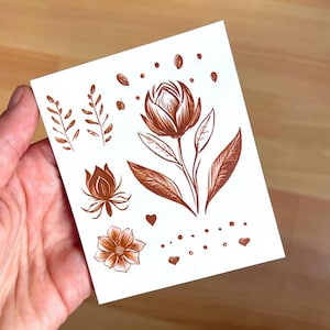 Arkusz tatuaży tymczasowych "Henna", Brązowe tatuaże, Malutkie tatuaże, Malutkie tatuaże kwiatowe, Unikalny tatuaż tymczasowy, Motywy kwiatowe, Ozdoby z henny