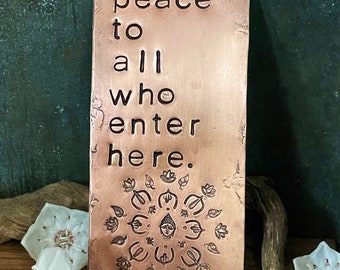 Pace a tutti coloro che entrano qui - Targa in rame - Mandala del Buddha e del Loto