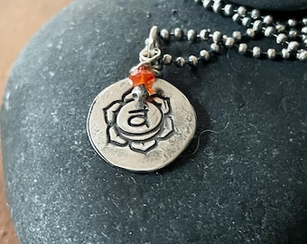 chakra sacrale - collana in argento riciclato opaco
