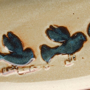 Pottery Serving Platter with Three Flying Birds Bild 2