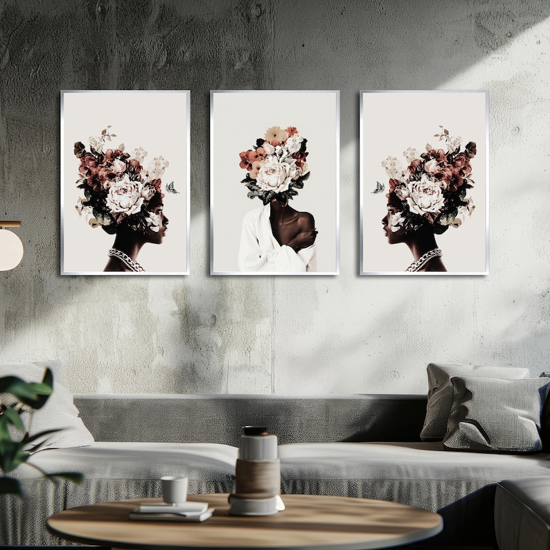 K&ouml;nnte beinhalten: Drei gerahmte Drucke mit einer Frau, deren Gesicht von einem Blumenarrangement bedeckt ist. Die Frau ist im Profil dargestellt, mit einem Dutt. Die Blumenarrangements bestehen aus wei&szlig;en, rosa und roten Blumen.