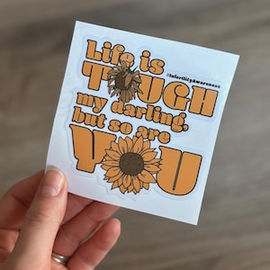 Sticker onvruchtbaarheidsbewustzijn, 'het leven is moeilijk, maar jij ook' Kiss Cut-sticker, ondersteunende sticker, inspirerend citaat