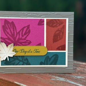 Carte inspirante faite main, motif de feuille d'automne, message « Un jour à la fois », encouragement à la foi, carte de voeux unique, cadeau de soutien