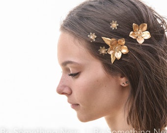 Gold Wedding Hair Pins Set of Bobby Pins with Gold Leaves and Crystals Hair Accessories, Brass Flower Bobbie Pins