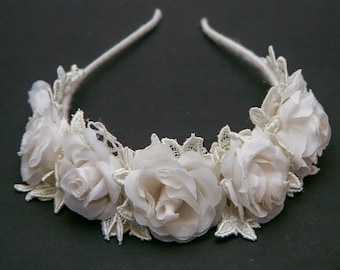 Großer Blumenkranz in Elfenbein mit Vintage Blumen und Spitze, Blumen Hochzeit Stirnband, Braut Kopfschmuck