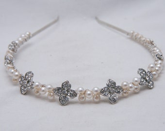 Bandeau de fleur de perle et de strass, accessoire de mariage en argent et en poil de perle