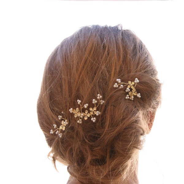 Wedding Hair Pins Gold Dogwood Flower and Pearl Bridal Hair Pin Set, Brass Flower Bobbie Pins Hair Jewelry Beaded Headpiece