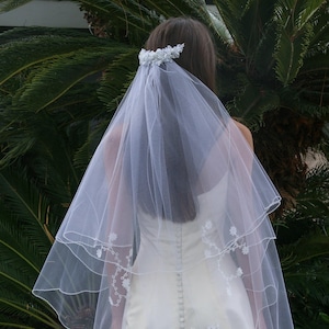 Vintage Two Tier Wedding Veil: Lace Flower Comb Headpiece