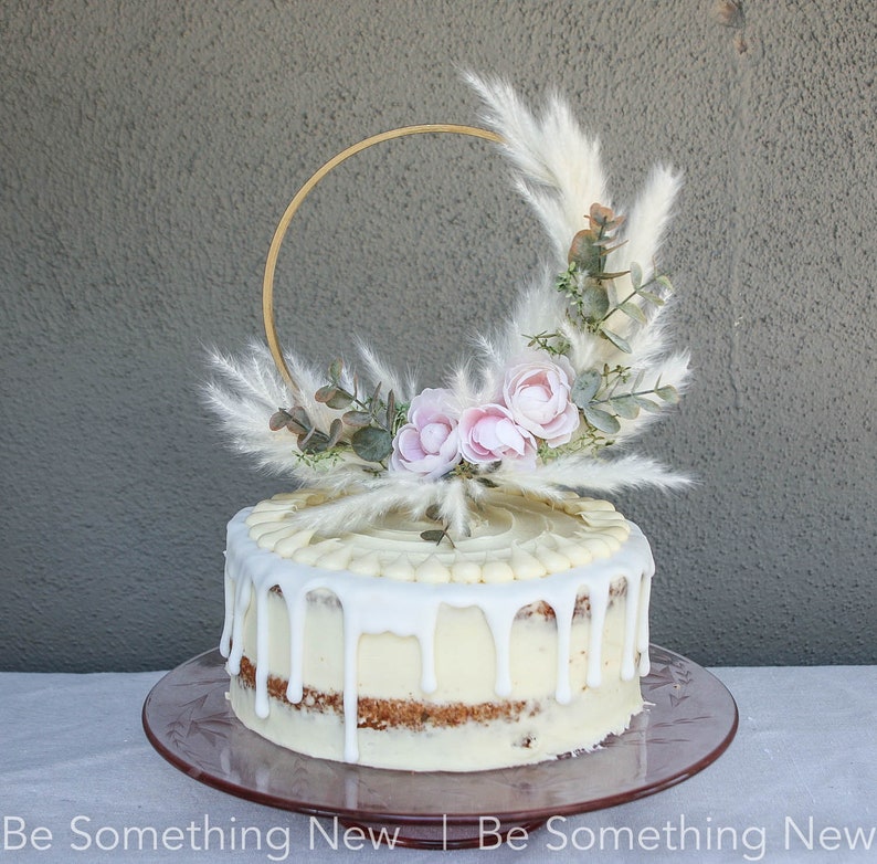 34 Cake Topper Ideen für deine Hochzeit - von personalisiert bis lustig Pampas Gras und Blush Rosa Hochzeit Torten Torten Torten toper Bild 1