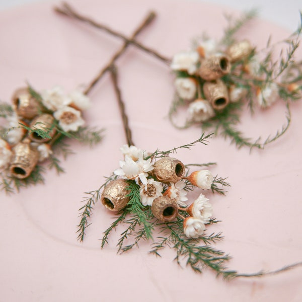 Dried Flower Hair Pin Sets With Green Fern, Dried Straw Flowers and Gold Pods, Flower and Babies Breath Bobby Pin Set for you Wedding Day