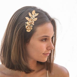 Gold Leaf and Flower Wedding Hair Comb with Champagne Pearls, Metal Bridal Headpiece