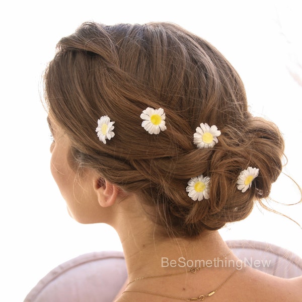 Daisy Bobby Pin Set of Five, Vintage White Daisies on Bobby Pins, Boho Flower Pins, Hippy Halloween Hair Pins