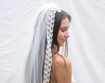 Ivory Fingertip Vintage Lace Edged Veil with Lace Covered Comb, Wedding Headpiece