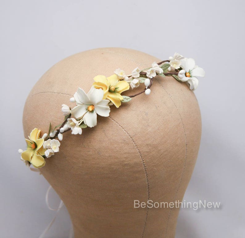 Couronne de fleurs de fleurs jaunes et ivoire mariage cheveux marguerite jaune Halo floral bohème mariage demoiselle d'honneur ou bandeau de fille de fleur image 2