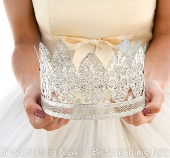 Large Vintage Metal Crown in a Silver Tone, Queen… - image 5