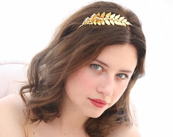Diadema de hojas doradas y perlas: accesorio para el cabello de boda griega