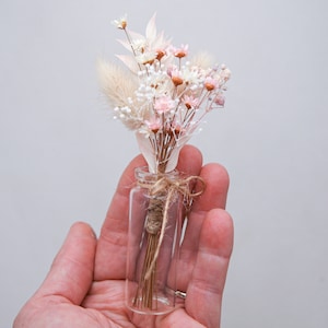 Kleine gedroogde bloemstukken in een kleine vaas, bruiloftsgastgeschenk, bruidsmeisjes of gastvrouwgeschenken afbeelding 4