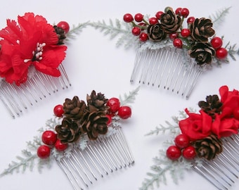 Julhårkam: Röda blommor, kottar och grönska