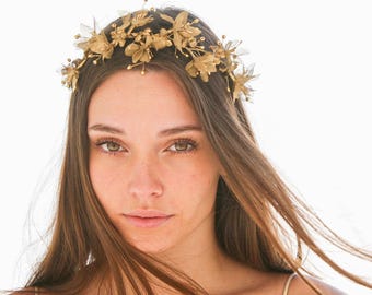 Corona nuziale rustica e boho con fiori dorati